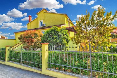 Ferienwohnung mit Terrasse und Grill