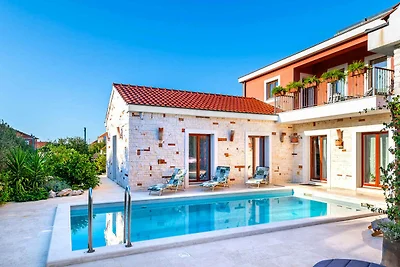 Elegante Villa Pamaroka in Šibenik mit privat