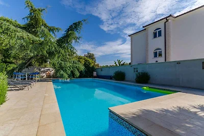 Ferienwohnung mit Swimmingpool und Balkon