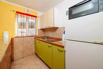 Ferienwohnung mit Terrasse und Parkplatz