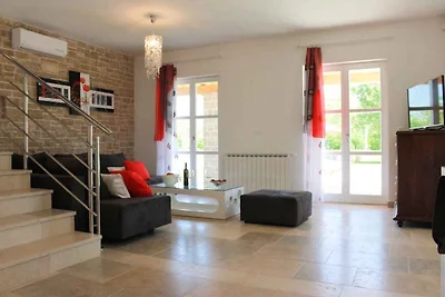 Ferienhaus mit Aussenpool und Grill