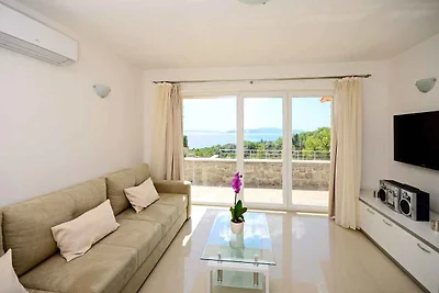 Ferienhaus mit Pool und Klimaanlage