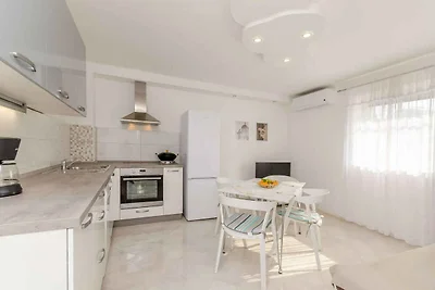Holiday flat family holiday Okrug Gornji