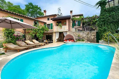 Villa mit Schwimmbad und Klimaanlage