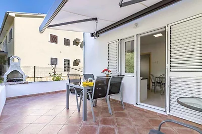 Ferienwohnung mit Garten und Klimaanlage