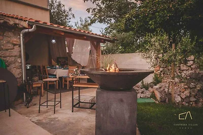 Villa mit Pool und Klimaanlage
