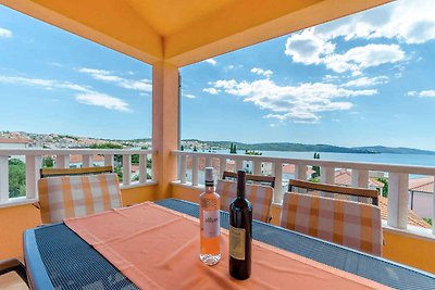 Ferienwohnung mit Pool und Meerausblick