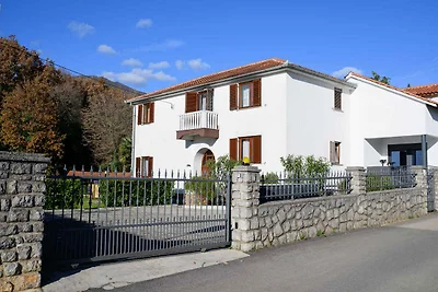 Ferienhaus mit Aussenpool, Kinderspielplatz, 