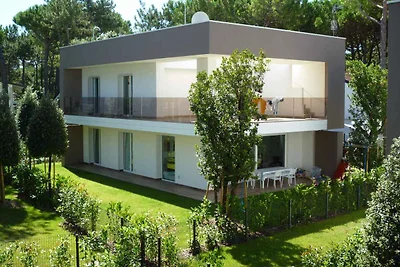 Villa mit Klimaanlage, Dachterrasse und