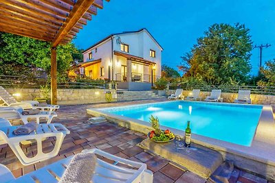 Villa mit Swimmingpool und Panoramablick