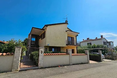 Ferienwohnung mit Pool und Garten