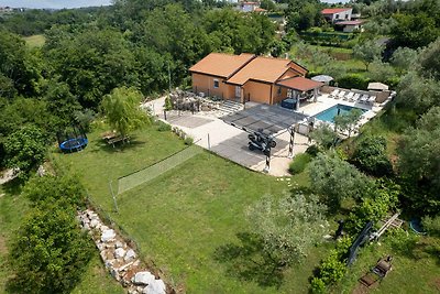 Villa mit grossem Pool und Jacuzzi