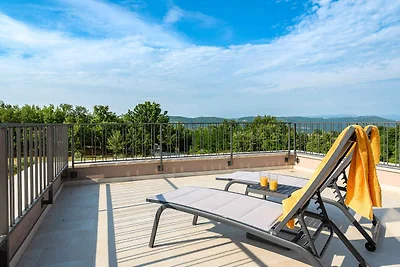Villa mit Pool und Meerblick