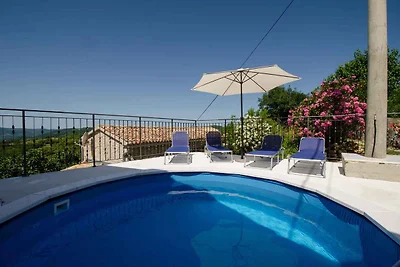 Ferienhaus mit Pool und Klimaanlage