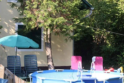 Ferienhaus mit 2 Terrassen und Pool in der Nä