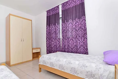 Ferienwohnung mit Klimaanlage und Balkon
