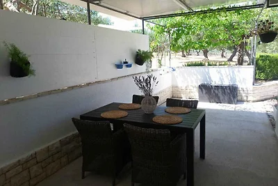 Ferienhaus Mit Terasse und Pool