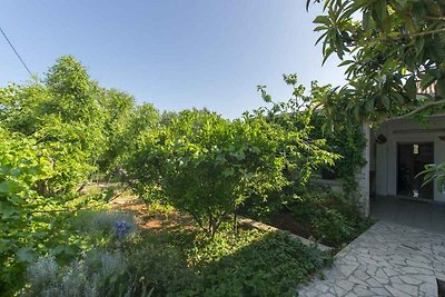 Ferienwohnung mit Garten und Klimaanlage