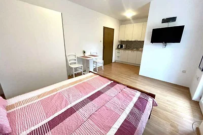 Studio mit Balkon und Klimaanlage