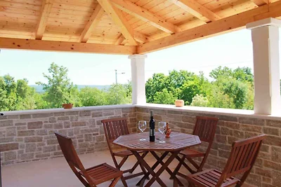 Ferienhaus mit Aussenpool und Grill
