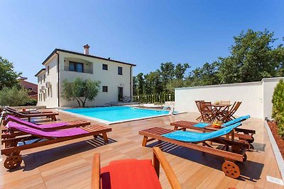 Ferienwohnung mit Pool und Gartengrill