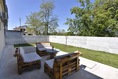 Ferienhaus mit Pool in Strandnähe