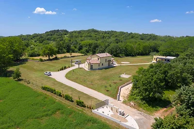 Villa mit Pool und WLAN