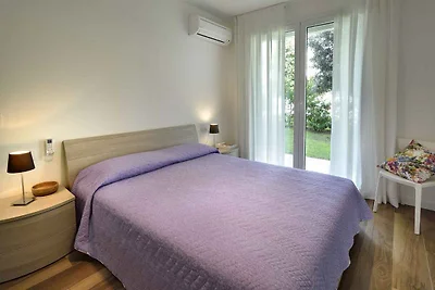 Villa mit Klimaanlage, Dachterrasse und
