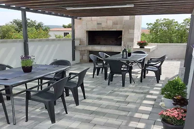 Ferienwohnung mit Swimmingpool und Terrasse z