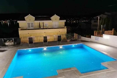 Appartamento Vacanza con famiglia Okrug Gornji