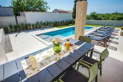 Villa mit Pool an der Westküste Istriens