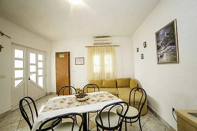 Ferienwohnung mit Pool und Klimaanlage