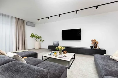 Villa mit Pool und Sommerküche