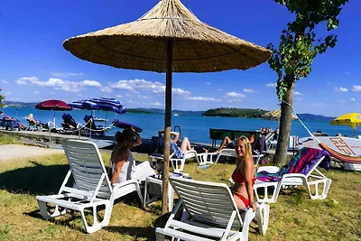 Mobilehome mit Klimaanlage und Holzveranda