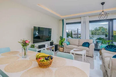 Ferienwohnung mit privatem Pool und Meerblick