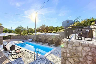 Villa mit Pool für 6 Personen