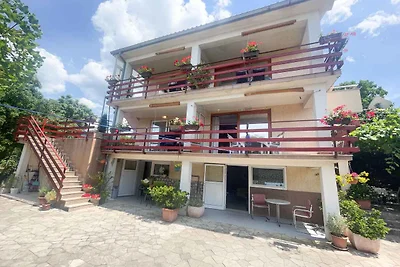 Ferienwohnung mit Pool & Balkon