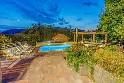 Villa mit Swimmingpool und Panoramablick