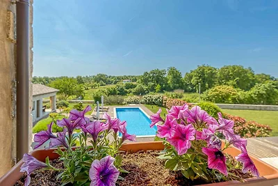 Villa mit Salzwasserpool und Klimaanlage