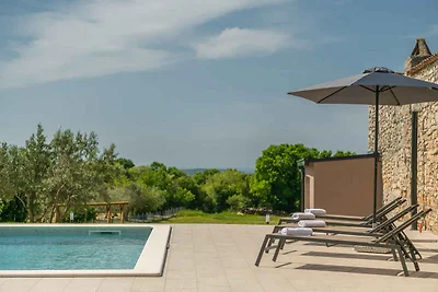 Ferienhaus mit Pool und Klimaanlage