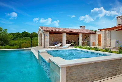 Villa mit Klimaanlage und Pool