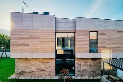 Villa mit Pool und Wellness