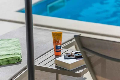 Villa mit Pool und Whirpool