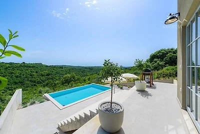 Villa mit beheiztem Pool
