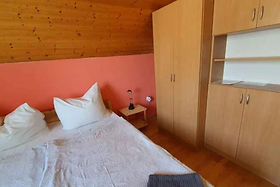 Ferienwohnung mit Kinderspielplatz und Balkon