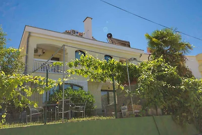 Ferienwohnung mit Garten und Klimaanlage