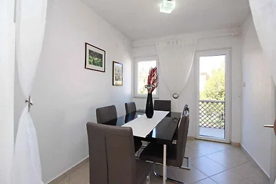 Ferienwohnung mit Balkon, Klimaanlage und