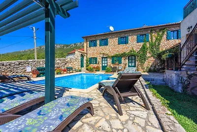 Ferienhaus mit Pool und Klimaanlage