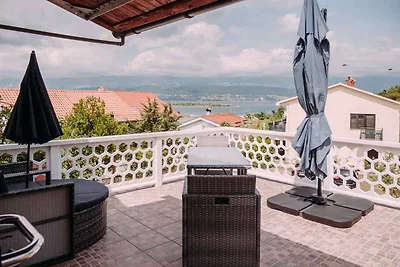 Ferienwohnung Sara mit Meerblick und Pool und