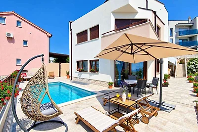 Villa mit Klimaanlage und Pool